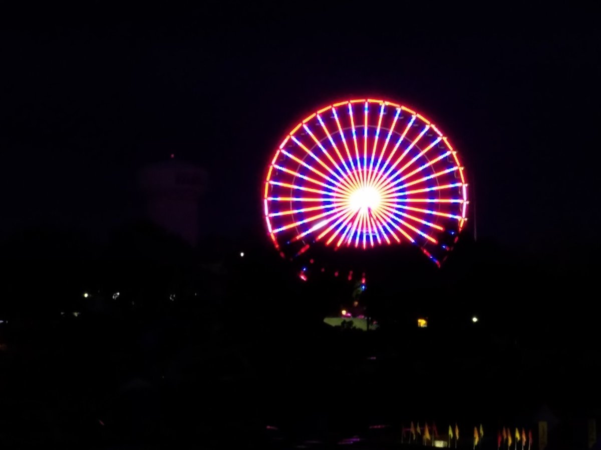 loveshockey20's tweet photo. Bright lights (2/7)
#mnstatefair #giantwheel #mightymidway #horticulture #agriculture https://t.co/gXqAYJm5TM