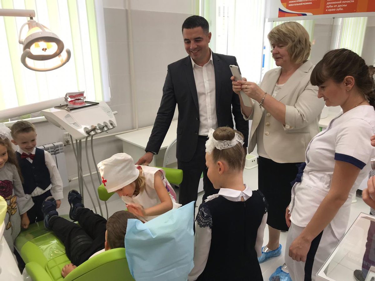 В рамках программы «Улыбка детства» проекта партии Единая Россия «Здоровое будущее» ко Дню знаний и новому учебному году в 3 школах Киреевского р-на открыты стомат. кабинеты: в с.Дедилово, п. Бородинский и г.Киреевске-школе N7. #улыбкадетства #команда71 #здоровоебудущее #Киреевск