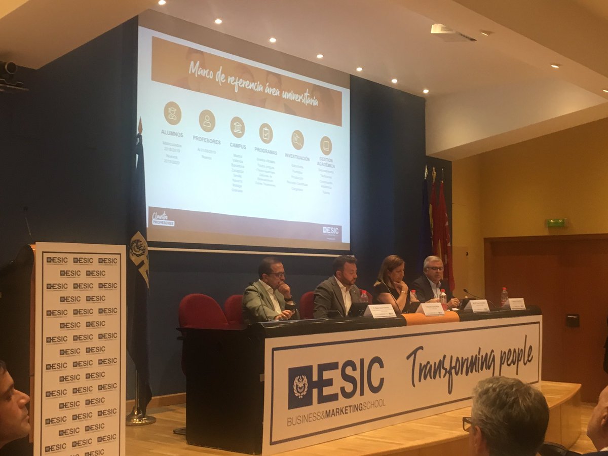 “Ilusión y Pasión” me quedo estas palabras de Segundo, nuestro Decano de Grado. #pasionesic @ESICEducation #esicgrado #nuevasgeneraciones