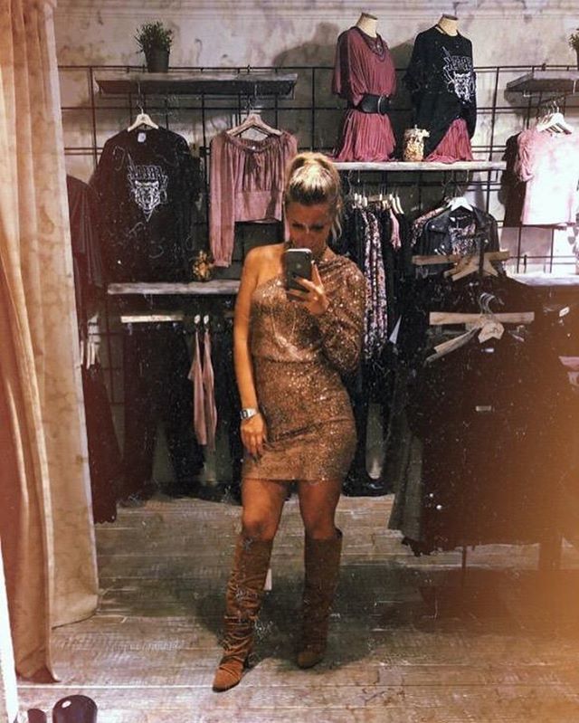 VickyMay97's tweet photo. Il destino è per perdenti. È solo una stupida scusa per stare ad aspettare qualcosa che dovresti andare a prendere!⚡️ https://t.co/XENkBFyFEj https://t.co/8Z1RGTSfm4
