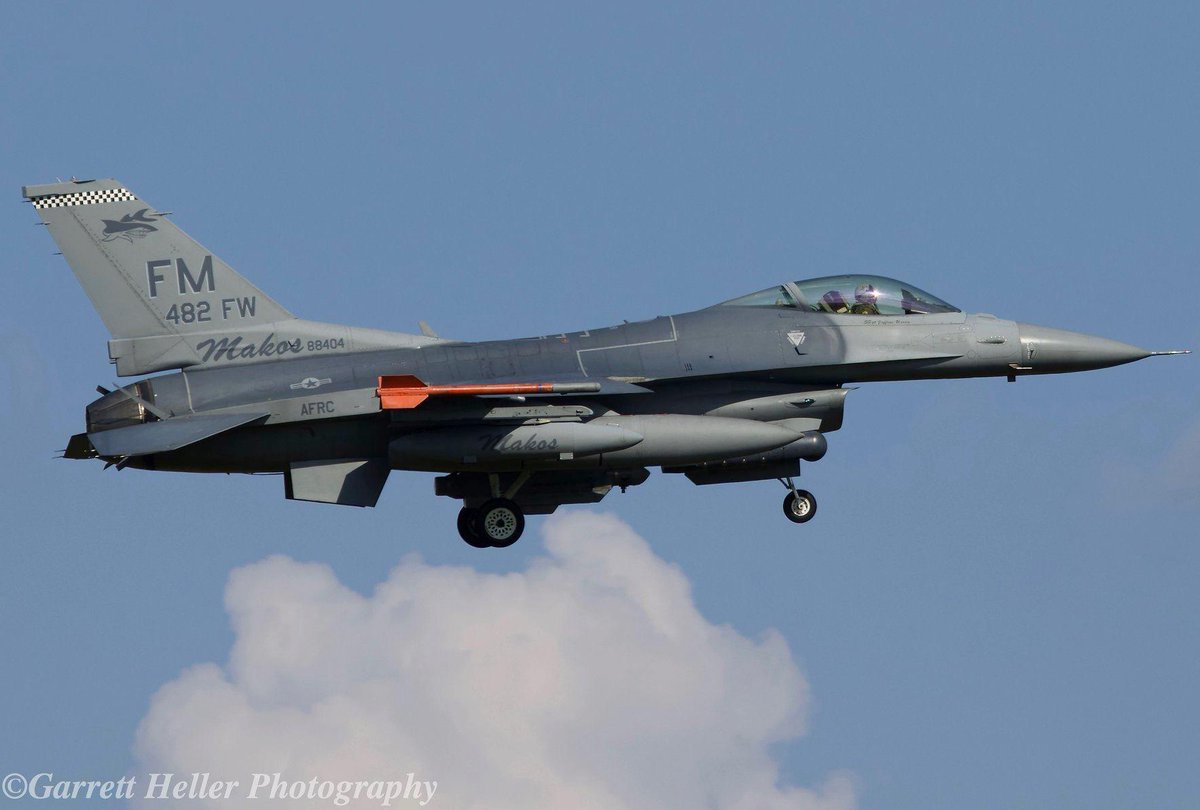 scramble_nl's tweet photo. Florida Makos evacuate home base Homestead AFB (FL) for Fort Worth (TX). Our report at https://t.co/ZDhPT2UoHf #F16 #F16C #FightingFalcon #93FS #93rdFS #Makos #Florida #FortWorth #NASFortWorth @F16net  #hurricaneDorian #Dorian #aviation #avgeek https://t.co/g22VxjGP8r #USAF https://t.co/GCRGed6bwo