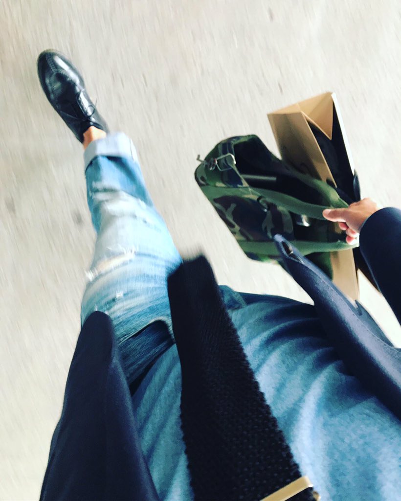 elVagabundoBK's tweet photo. That Monday routine!!😎🤙🏼
#menswear #menstyle #mensfashion #workwear #elvagabundostyle #oldschool #keepingitclassy #alden #jcrew #llbean #fashionconsultant #fashionphotography #elvagabundobrooklyn https://t.co/y5bHBAFtB7