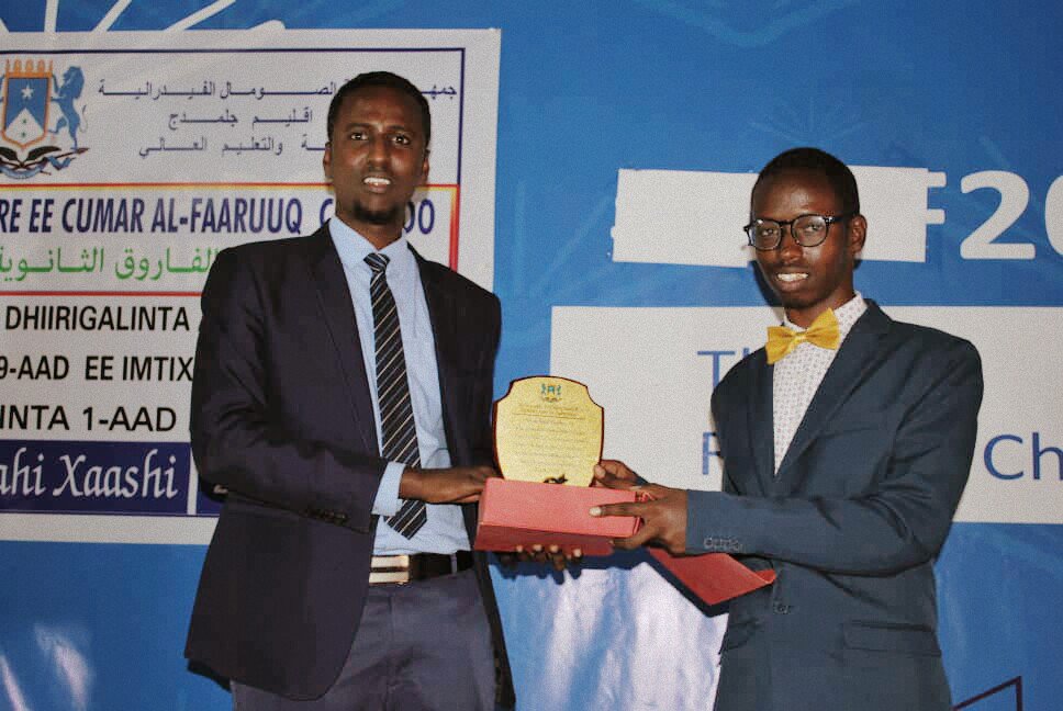 MoECHEGalmudug's tweet photo. Wasiirka WW&amp;Ts Ee Galmudug Mudane AxmedDek Cabdi Falko Ayaa Magaalada #Cadaado Kaga Qayb Galay Xaflad Lagu Dhiiri Galinayay Ardayga Kaalinta 9Ka Galay Imtixaanka Qaranka &amp; K1-Ee Ardayda Galmudug,  W-Ayaa Sheegay In China Uu Wax Kusoo Baran Doono Bilash ah C-Fitax Clahi Xashi. https://t.co/xso2bbdnbx
