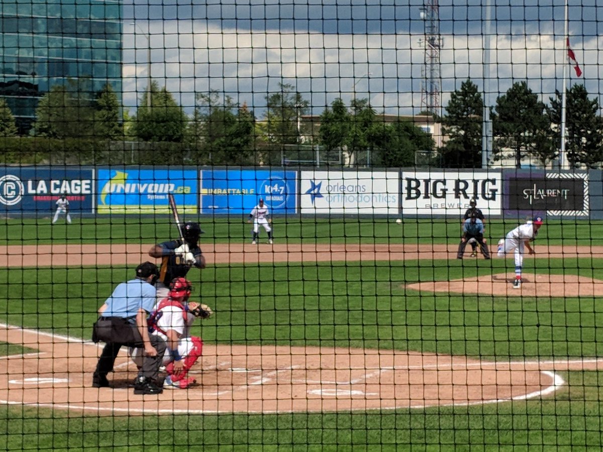 Last game of the season of the @OttawaChampions, beautiful weather and an ice cold <a href="/bigrigbrew/">BIG RIG KITCHEN/BREW</a> = dream combination <a href="/KeithRogersECL/">Keith Rogers</a> #Ottawa