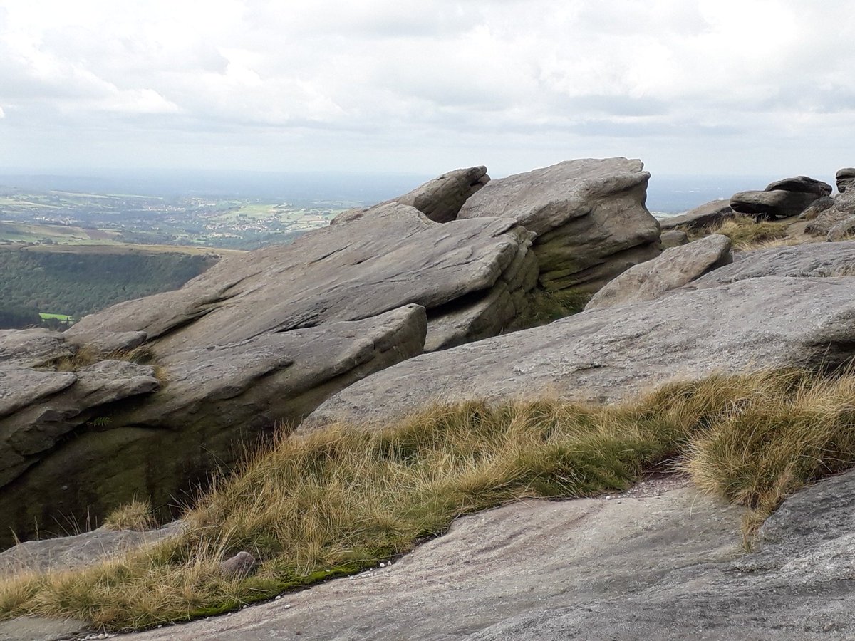 IOWElsie's tweet photo. My owners abandoned me for the day to climb Kinder Scout - I don't think they'll move far from me now, they're poopered #dramaticscenery #kinderscout https://t.co/I5TbNY6j5j
