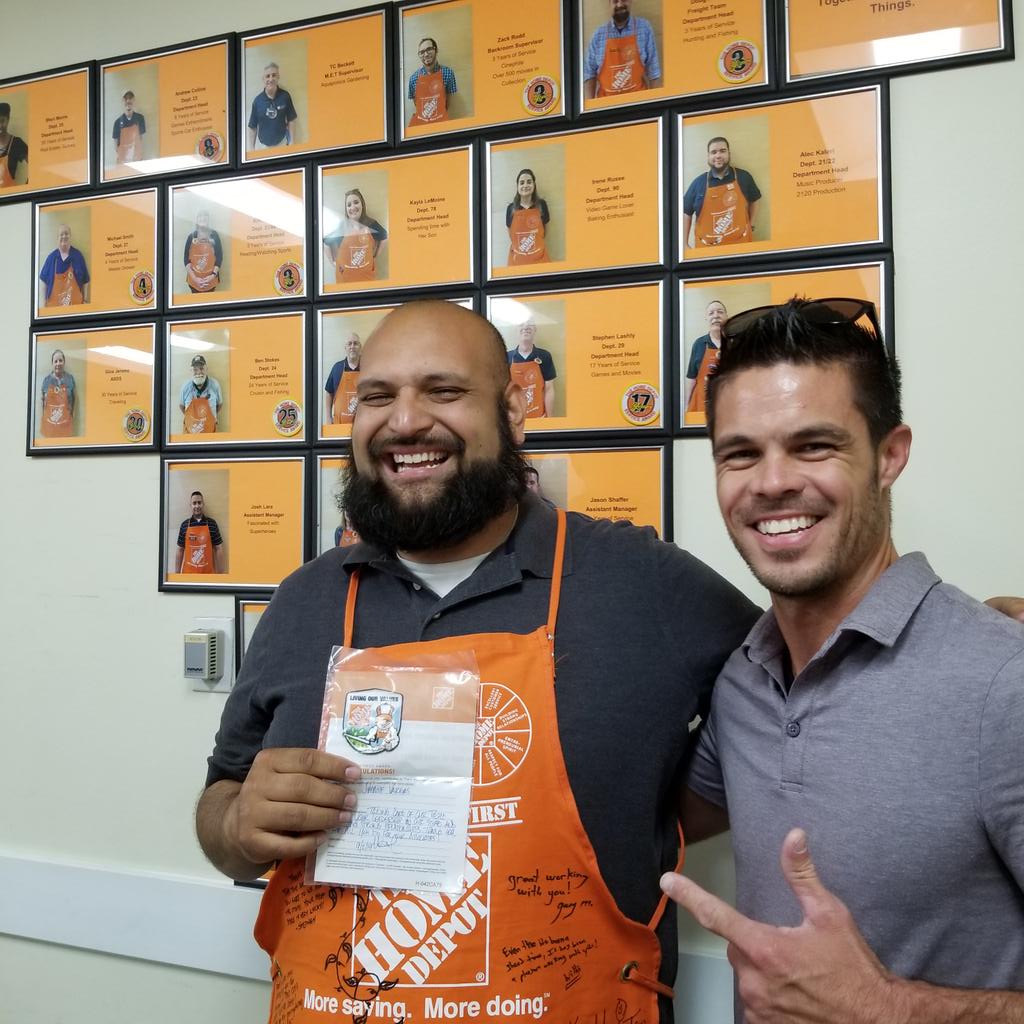 Look who came all the way from Basswood to show some love to this awesome leader.
"Can't pick just one value to recognize him for"
Within two short months you have made such an impact. Thank you for putting your heart into it 🧡! We'll be watching 👀
#badgerup 🐾
#SIT
#swbest 🏆