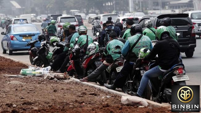 WebJudiOnline's tweet photo. OJOL TUNTUT ADA KENAIKAN TARIF DI AKHIR TAHUN
INFO Selanjut nya Klik Link Di Bawa INI
https://t.co/JR6zKWuSr7

#Olahraga #MotoGP
#BeritaBola #PrediksiBola
#AgenResmiSbobet
#BinbinCash #AgenJudiBola #AgenJudiOnline
#BeritaIndonesia #Otomotif
#BeritaTerkini #beritaViral
#LagiViral https://t.co/RLzjhZGTUe