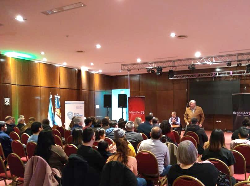 FAEVYT's tweet photo. En el marco de la Expo @turismocomodoro se realizó una charla sobre el Instituto de Capacitación Turística @InCaTurARG. Contó con la presencia de Agustín Beveraggi y Jorge Barbieri asesores legales de #FAECYS, Guillermo Schneider pte de #APAVYT y Hernán Gómez pte de @aviabue. https://t.co/J4OxNstRNO