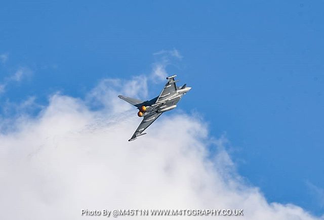 M45T1N's tweet photo. The @baesystems @typhoondisplayteam #EurofighterTyphoon #Typhoon ready to descend upon #Bournemouth #Pier yesterday, @wave105radio @bmthairfest @bournemouth_official #LiveMusic
#AviationPhotography
#FestivalPhotography #FestivalsOfInstagram #ShootingForCharity #AutomotivePh… https://t.co/o1uOz1QWSl