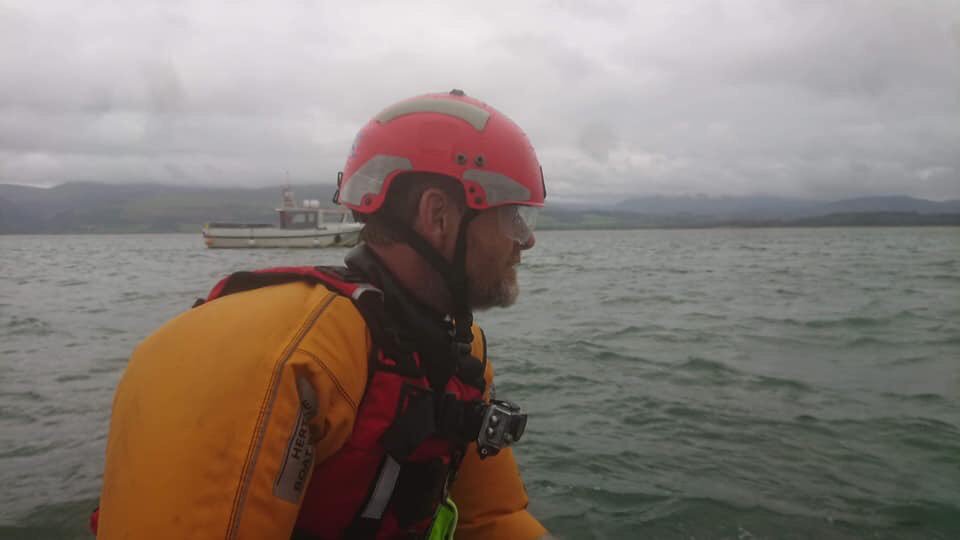 hertsboatrescue's tweet photo. Crew were out today on rescue boat training ops in wales on the Menai.
Big thank you to @Tesco for supporting this vital volunteer crew training through the blue coin donation in #Hertfordshire
#waterrescue #volunteers #floodreescue #keepingupskills #wales #menai #Rescue3europe https://t.co/4hg8NuDLiP