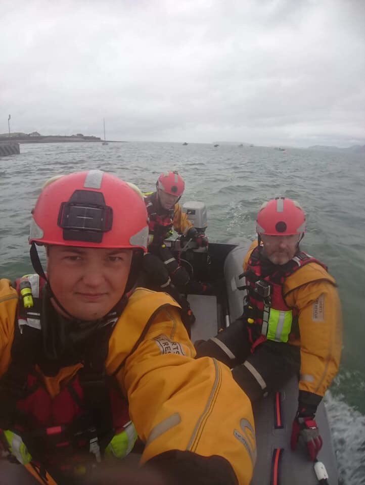 hertsboatrescue's tweet photo. Crew were out today on rescue boat training ops in wales on the Menai.
Big thank you to @Tesco for supporting this vital volunteer crew training through the blue coin donation in #Hertfordshire
#waterrescue #volunteers #floodreescue #keepingupskills #wales #menai #Rescue3europe https://t.co/4hg8NuDLiP