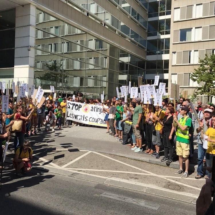 ClimatGreve's tweet photo. Aujourd’hui YouthForClimate Valence est présent sur Lyon en soutien aux activistes ANV COP21 décrocheurs de portraits ! https://t.co/fDzM6mGquP