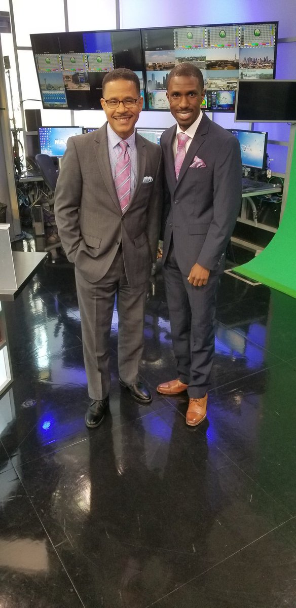 Wright_Forecast's tweet photo. Thanks to @GregFieldsWX for taking some time out today and giving me a few tips. #dfwwx #wfaaweather #meteorologist #AMweather https://t.co/bm2SPyQcdC