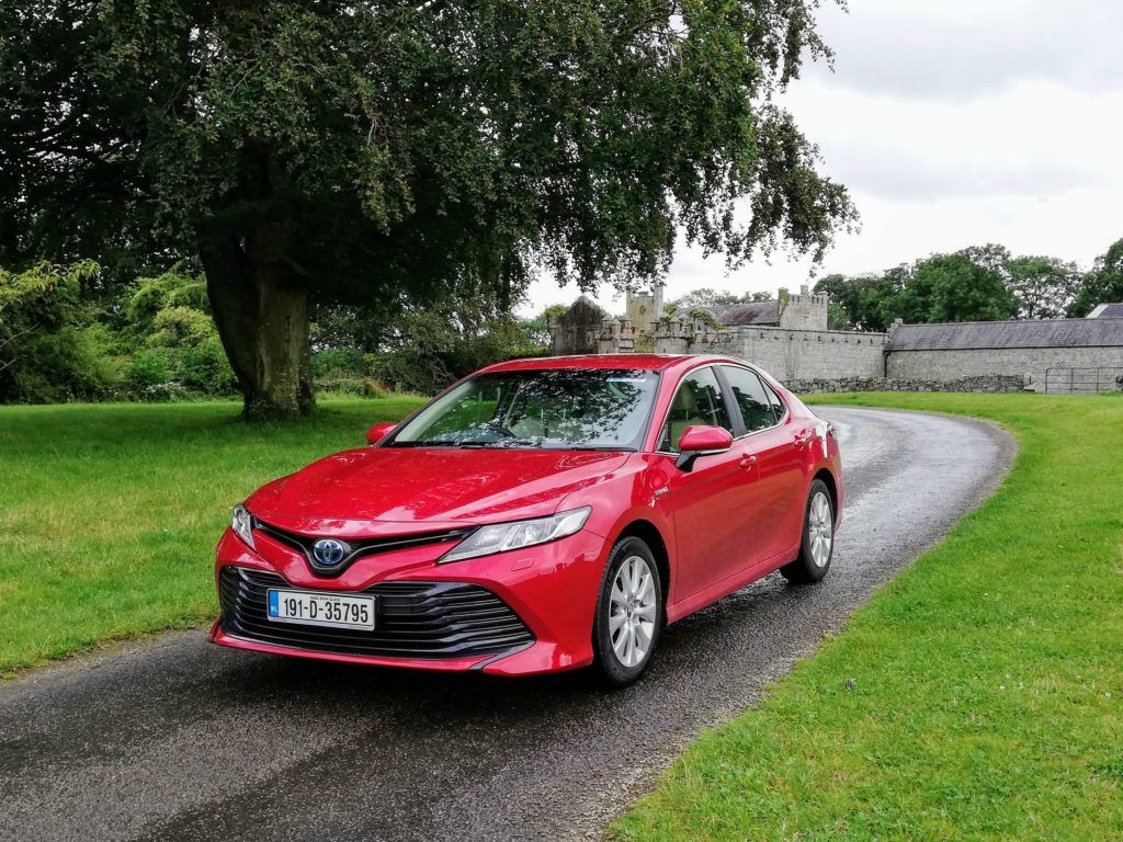 The #Toyota Camry is back in Ireland after 15 years, now as a fuel-sipping hybrid. So is it any good? buff.ly/2ZxXJDZ <a href="/toyotaireland/">Toyota Ireland</a>
