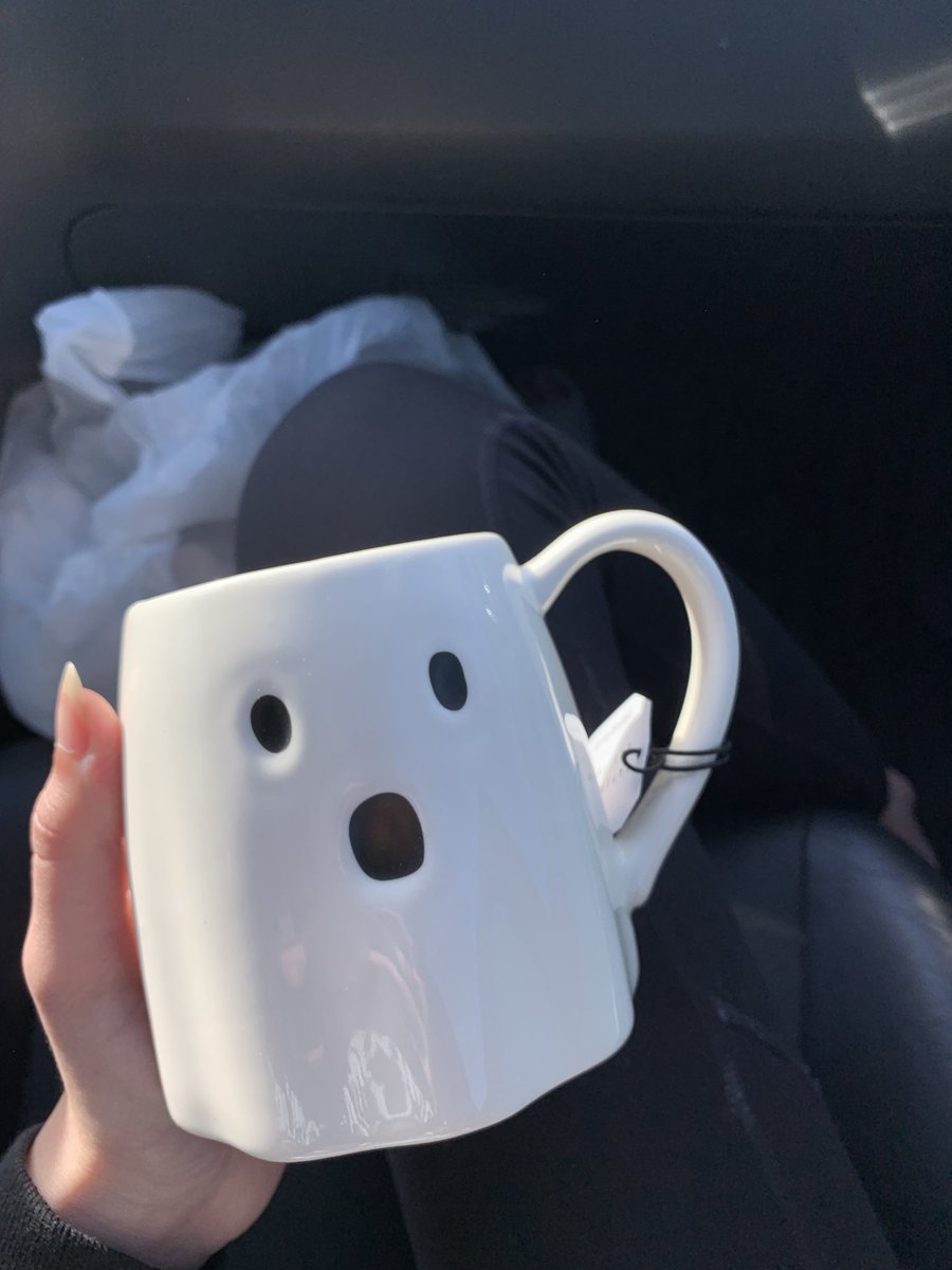 vangoghflwr's tweet photo. Let’s start a thread of cute mugs 🖤 respond with pictures of your favourites!!!! https://t.co/iwxdRC5FAb