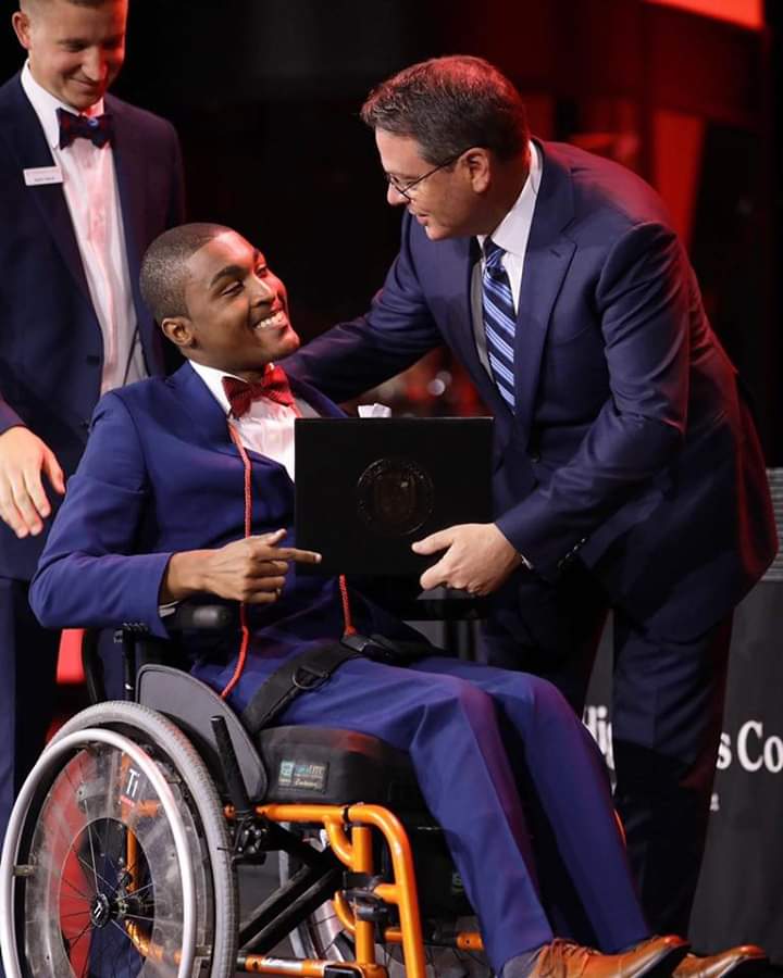 lorenzotbrown's tweet image. Paul Jones we are all so very proud of you. We are proud of your growth as a young man and your commitment to graduate @HCollege to pursue your dreams of spreading God's word. You did a great job teaching the Bible Study! #isable #isablecenter #highlandscollege #ministerpauljones