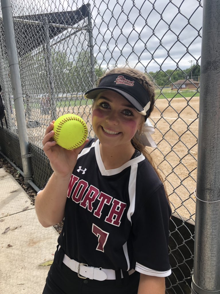 m_adisonsanders's tweet photo. First homerun in the first game of my senior season! @LSNsoftball @LSNActivities @lsnbroncos โค๏ธโค๏ธ #onlysenior #2rundinger https://t.co/ub6NMbo6wR