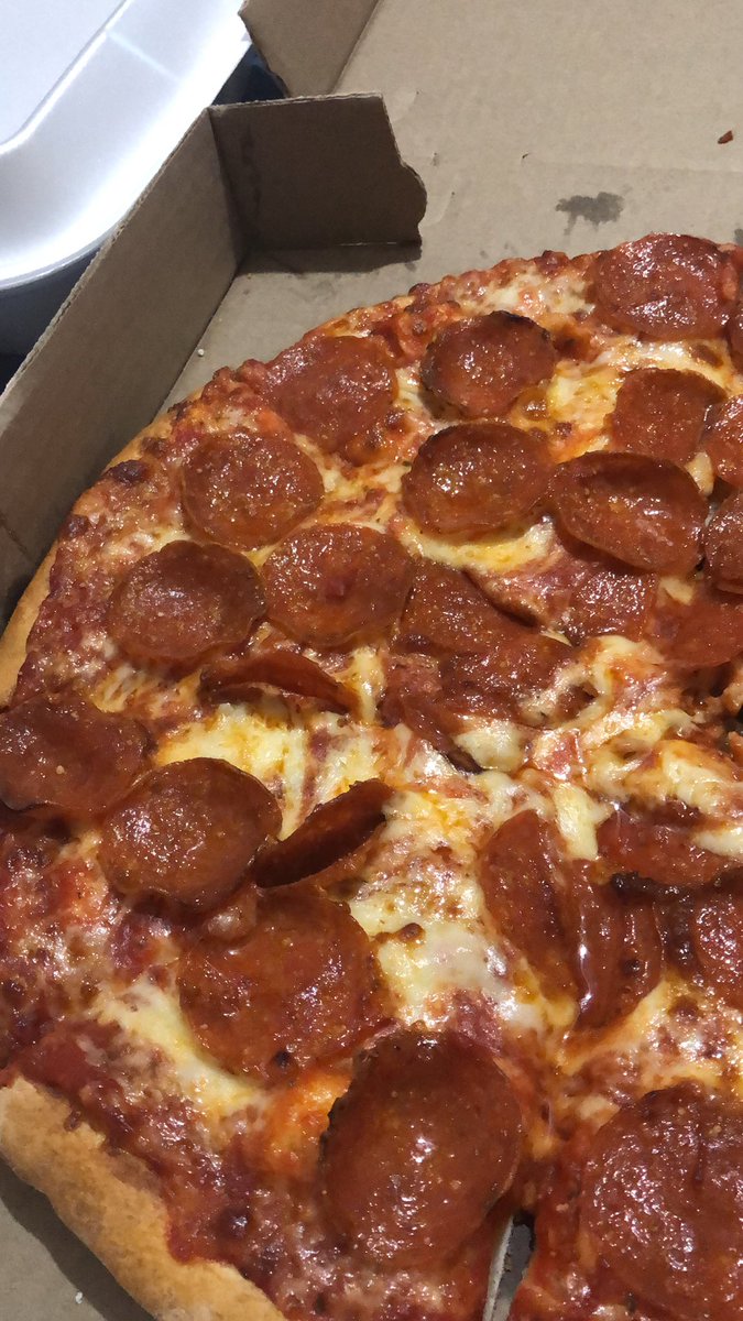 bataviaZareview's tweet photo. Today we are trying a batavia staple in Jerry Arena’s.  Delivery was amazingly fast and the #pizza is bubbling hot https://t.co/xU8ubARRkR