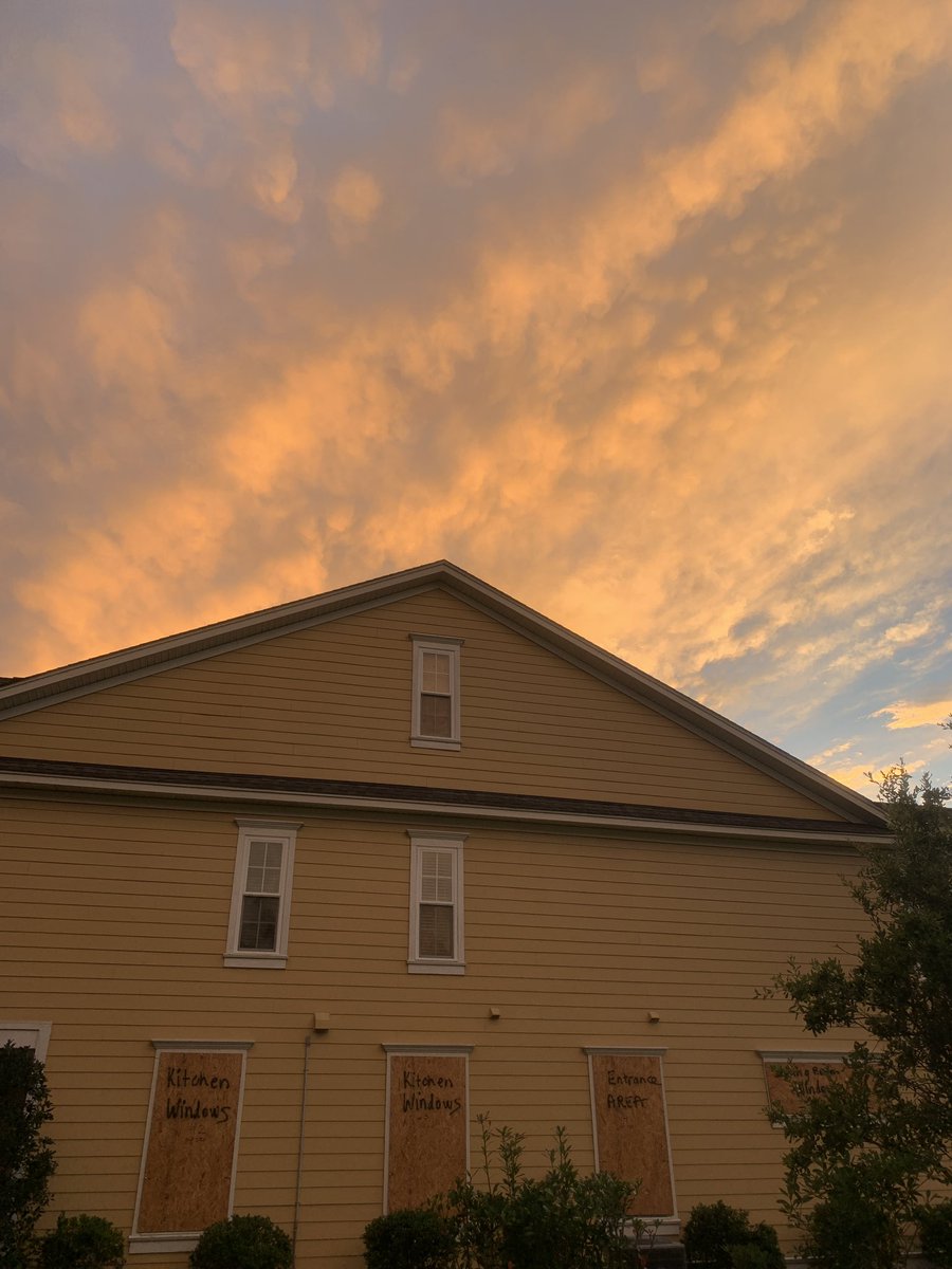 offlede's tweet photo. Just another day in the neighborhood with boarded-up windows and a beautiful sunset. Red sky in the night, sailor’s delight, right? #HurricaneDorian #chswx https://t.co/f7LIMzWkNS
