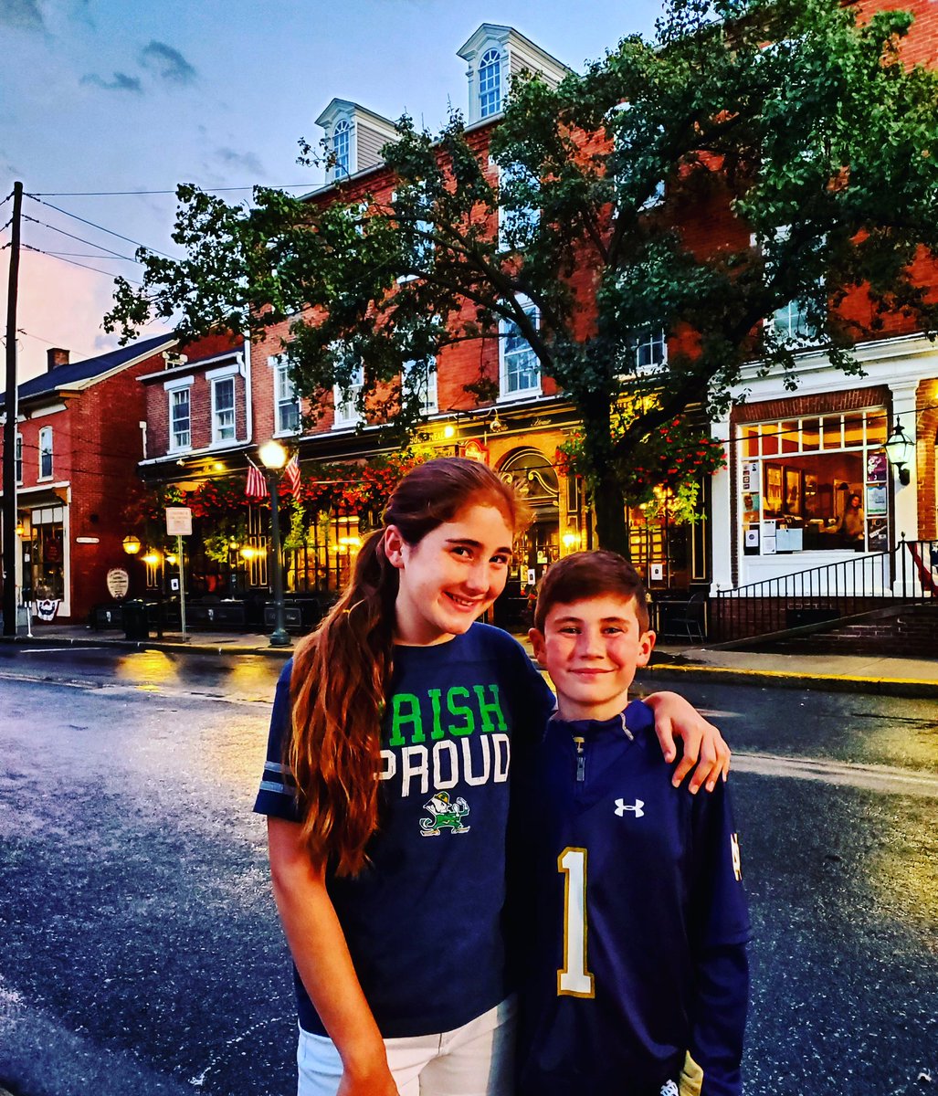WilliamJZee3's tweet image. Great stuff old and new to check out on our evening walks in @visitlititzpa #Lititz #downtownlititz   @bullsheadlititz @wilbur #wilburchocolate @ImagineLititz