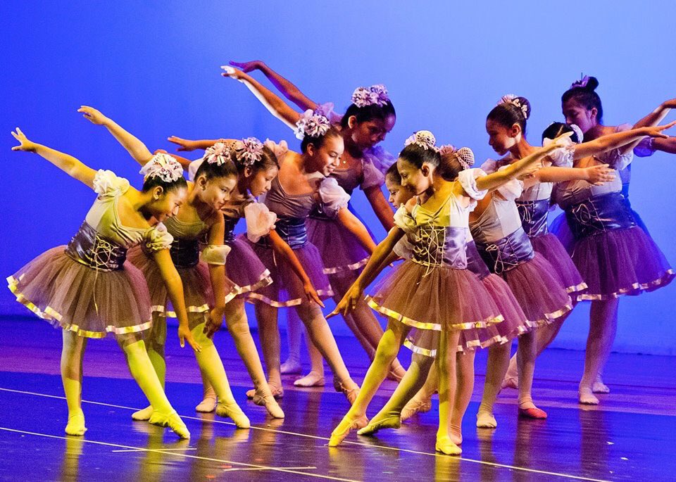 EPTEAdanza's tweet photo. Esperamos con emocion el dia de mañana a las nuevas bailarinas epteitas! #eptea #amoladanza #ballet #flamenco #yoga https://t.co/T2jW7b6ugV