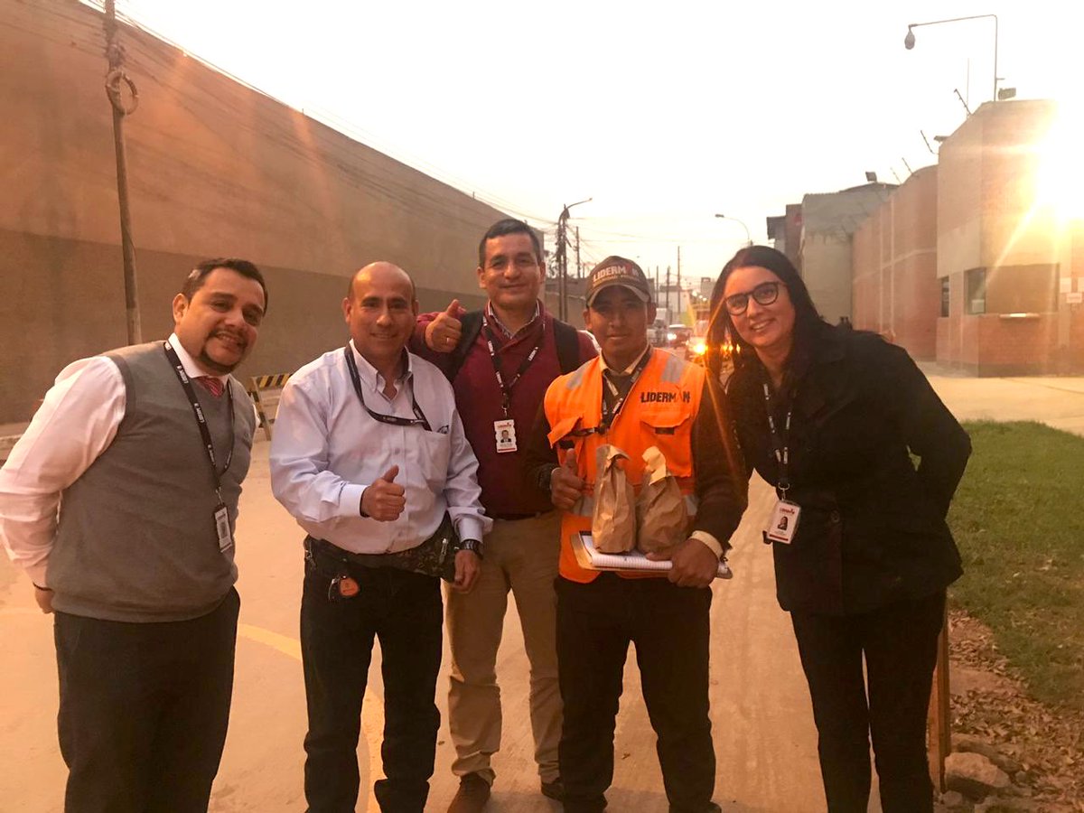 ClaudiaPuigC's tweet photo. Siempre buscamos estar cerca de ustedes y gracias al #ContigoEnTuTrabajo podemos visitarlos y reconocer el compromiso que tienen con nuestra #CulturaLiderman y sus unidades 👏🏻👏🏻👏🏻

¡Sigamos entregando lo mejor de nosotros! 

#SomosLiderman #LidermanONada ❤️ https://t.co/0TQQ5tfzYi