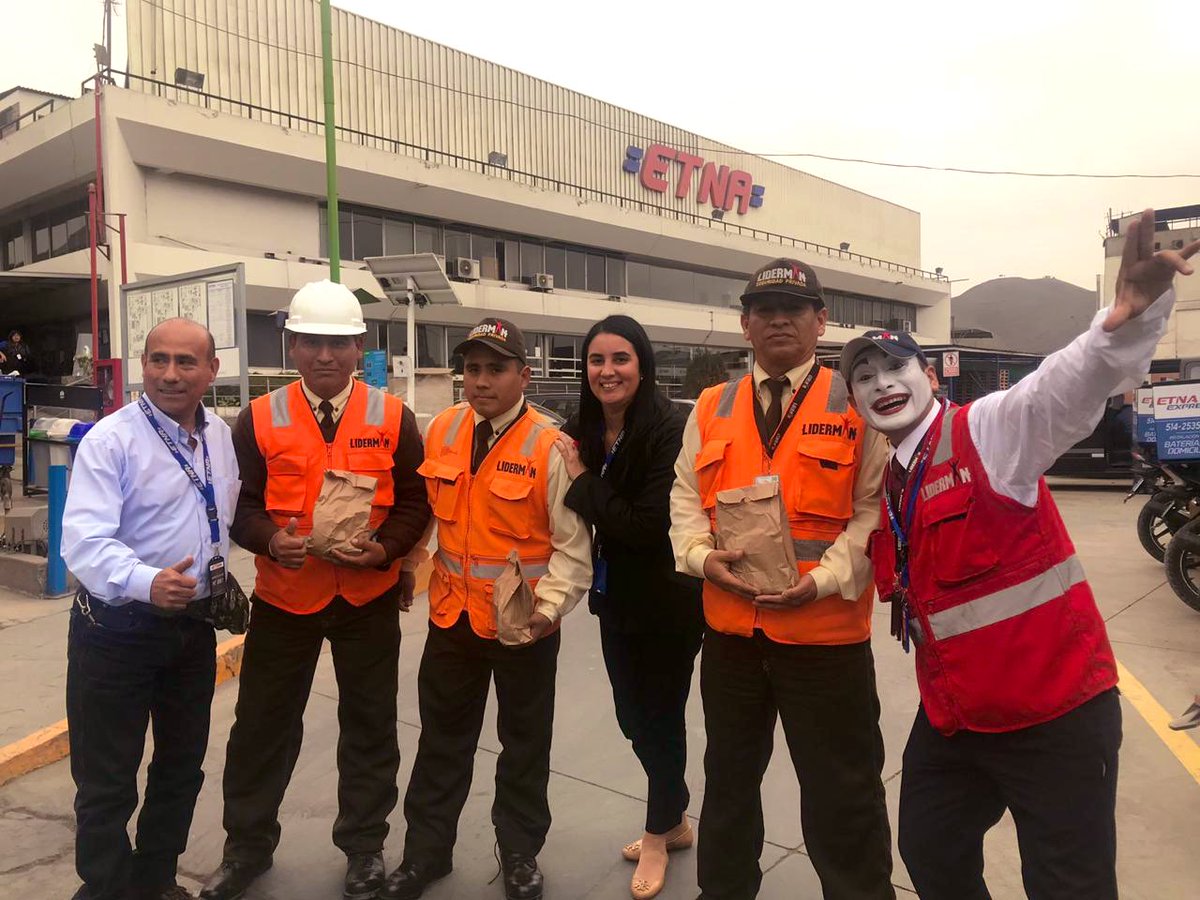 ClaudiaPuigC's tweet photo. Siempre buscamos estar cerca de ustedes y gracias al #ContigoEnTuTrabajo podemos visitarlos y reconocer el compromiso que tienen con nuestra #CulturaLiderman y sus unidades 👏🏻👏🏻👏🏻

¡Sigamos entregando lo mejor de nosotros! 

#SomosLiderman #LidermanONada ❤️ https://t.co/0TQQ5tfzYi