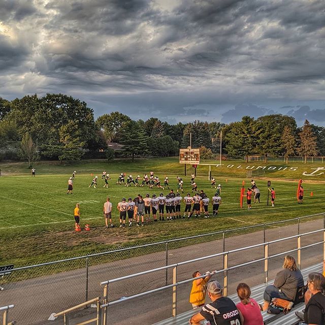 micahcutler's tweet image. #mondaynightfootball begins, JV style! #ifahs ift.tt/32nXwjK