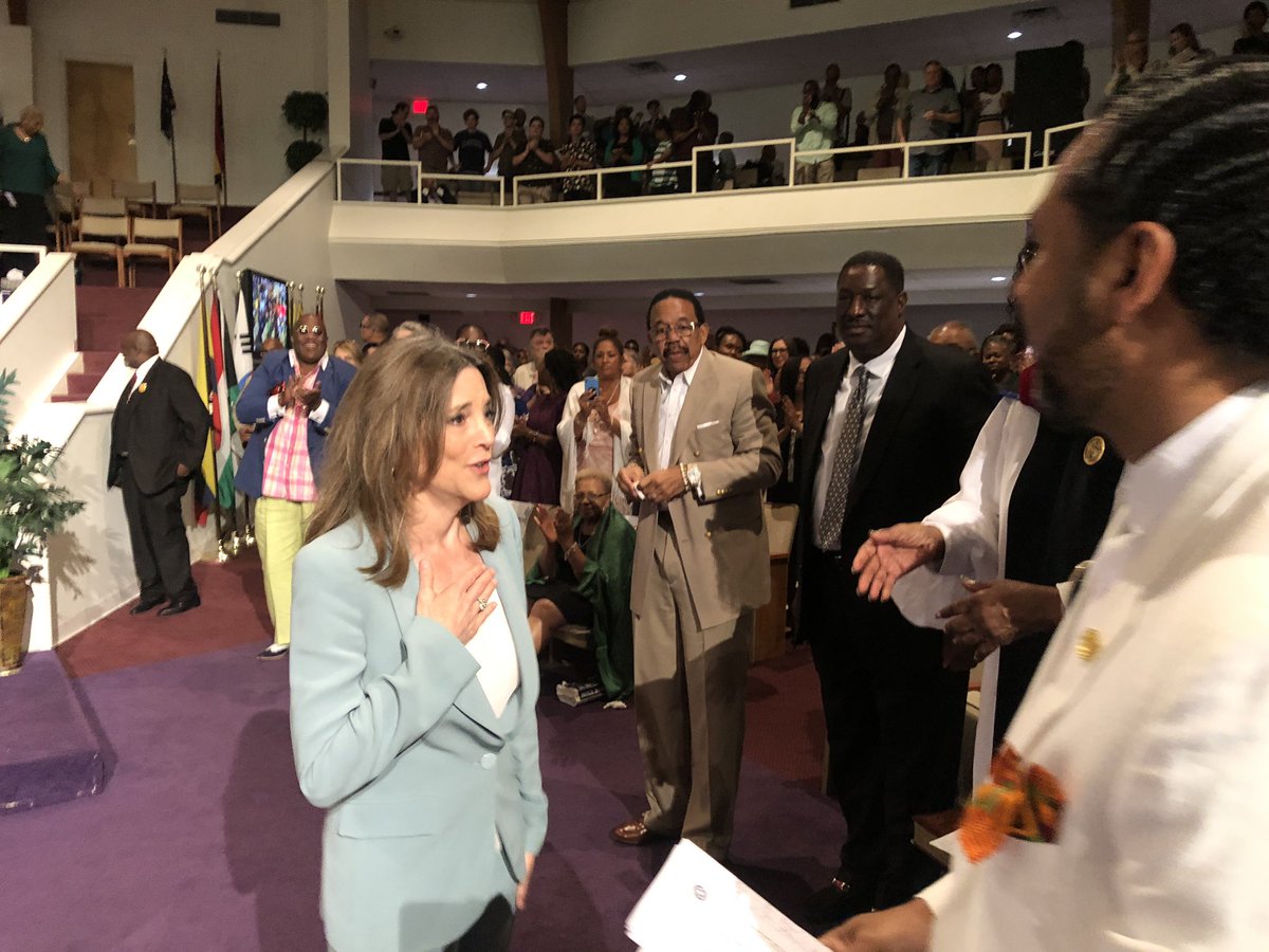 ceomgmt's tweet photo. @marwilliamson You were awesome on yesterday at @HillsideTruth. Thank you for your words and Spirit of light. #hillsidetruth #Marianne2020 https://t.co/ylubfOrUIU