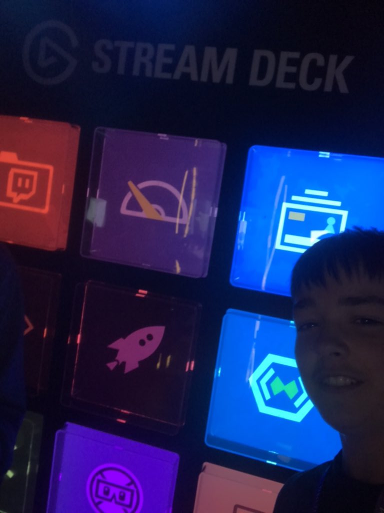 bertzog's tweet photo. #megastreamdeck @corsair https://t.co/SBa9ZNDpFN