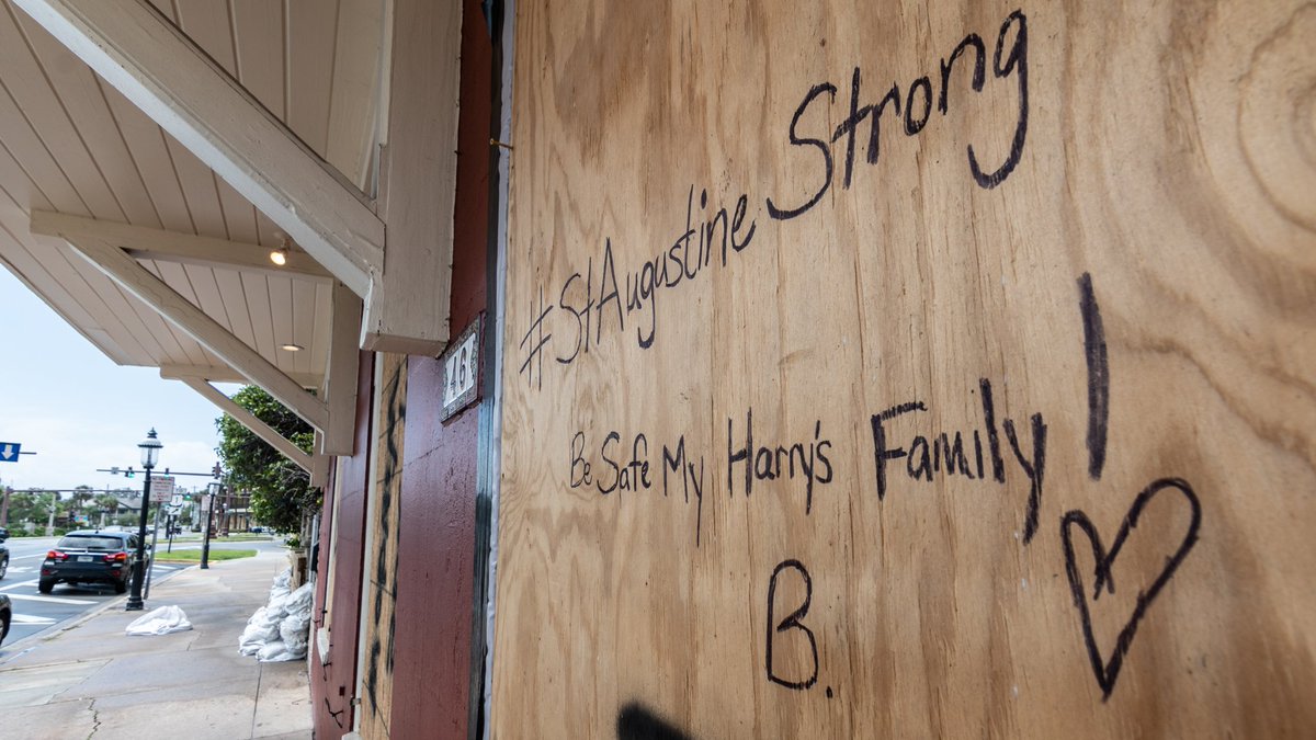 FCN2go's tweet photo. Businesses in St. Augustine are boarding up ahead of #HurricaneDorian. Stay safe, everyone! #FNCStorm
πΈ: @JaxJerry904
https://t.co/jscvfkxulx https://t.co/73xEOgVCHz