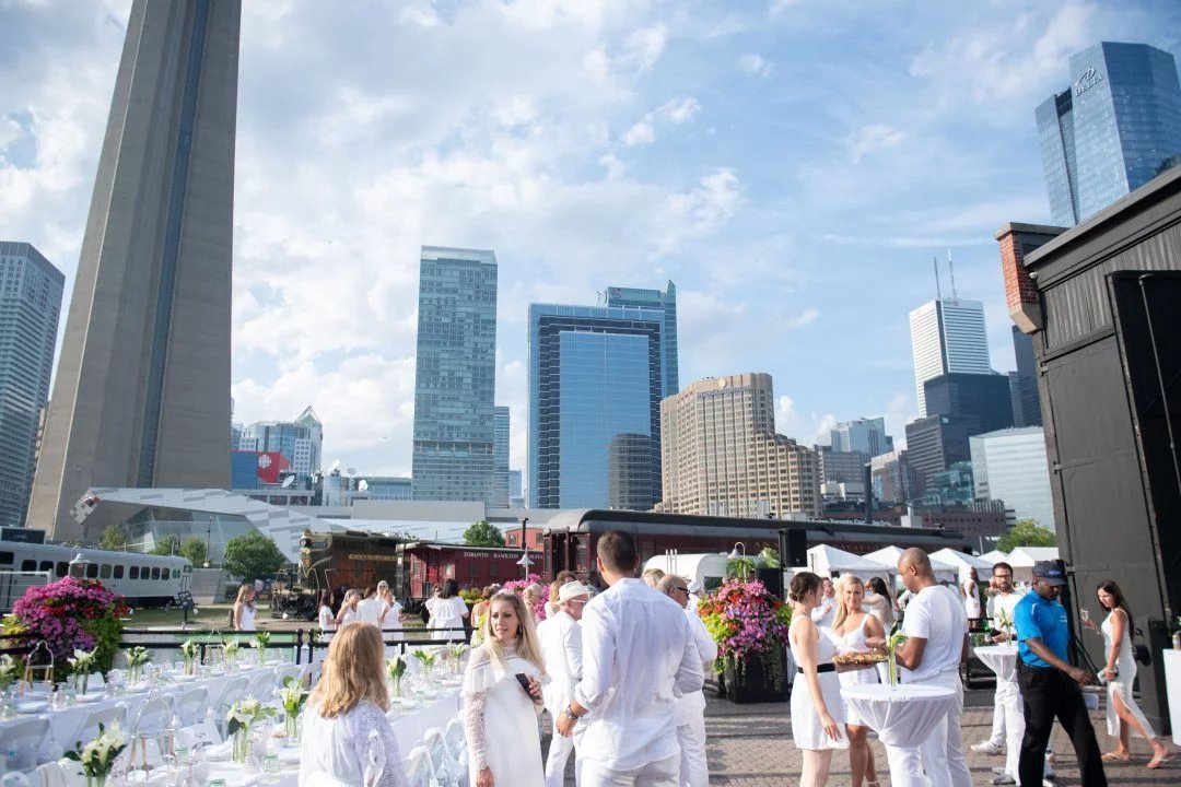Fashionights's tweet photo. Toronto | Diner En Blanc Toronto 2019 - Since it's labour day and I want to wear white. https://t.co/5vxWqWQIaV #DEBTO #Toronto https://t.co/A07n8M8stT