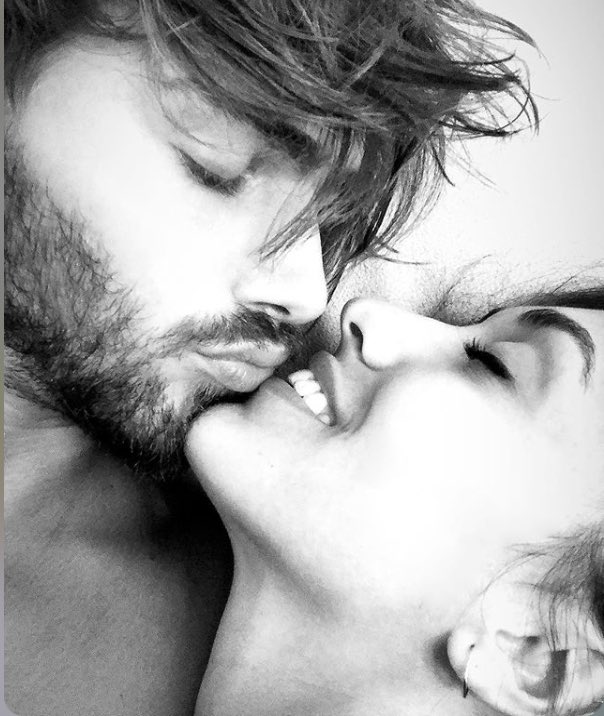 RLibre1's tweet photo. Amo, amo compartirlo todo contigo. Mis alegrias y mis tristezas, las mañanas y las noches y aunque no te vea tanto como quisiera, te siento cerca siempre y de mi mente no escapas ni un segundo. 

Los días pasan y yo me enamoro un poco más, de ti y del fruto de querernos tanto. https://t.co/JabTo8oXDN