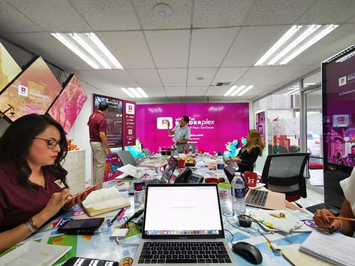 VisitBorderplex's tweet photo. Visit The Borderplex es la plataforma que funcionará como aliado para todos los organismos con la responsabilidad de impulsar nuestra región.

Gracias Alejandra de la Vega y Ricardo Mora por habernos acompañado.

#VisitTheBorderplex https://t.co/SJJM1Wd0Ku