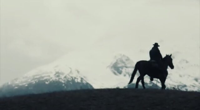 عندما تبدا البنادق بالعزف 
تموت .. القصائد العصماء !