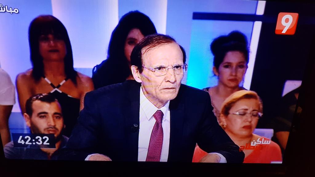 Gargabil's tweet photo. Le réalisateur et les journalistes se font tellement "chier" avec ce candidat. Ils hésitent à mettre fin à l'entretien, pour repasser une 4ème rediff de l'émission avec Y. Chahed.
#attessia #Saken_Carthage #tnelec2019 #Tunisia #Tunisie https://t.co/oqL3GQ8FVw