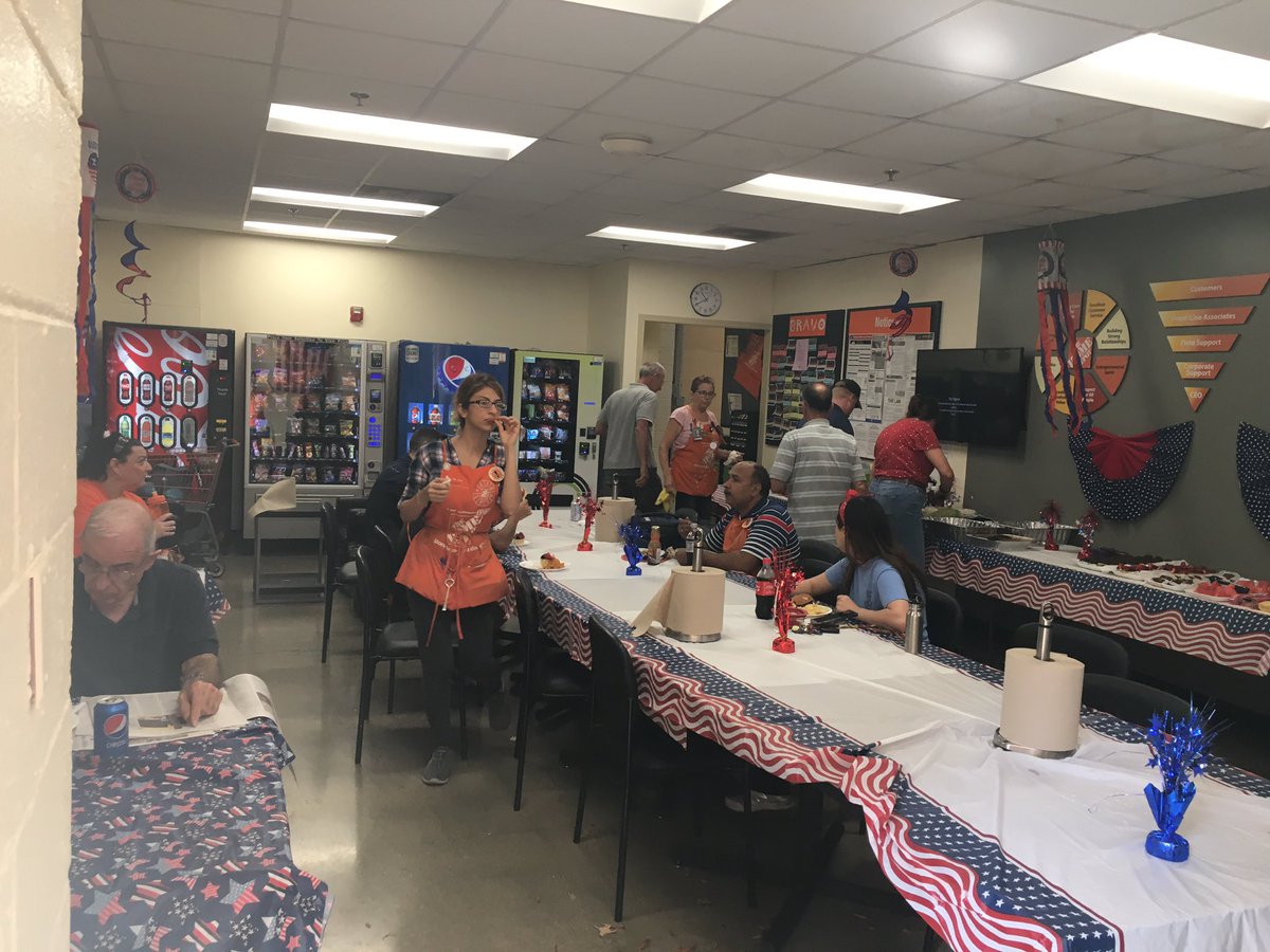 4601irene's tweet photo. @RobertoTHD , @THD4601VICNIX , @RasaanR4601 , @EmmaK_HD  Labor Day at 4601 🇺🇸 https://t.co/CWbdC4in5X