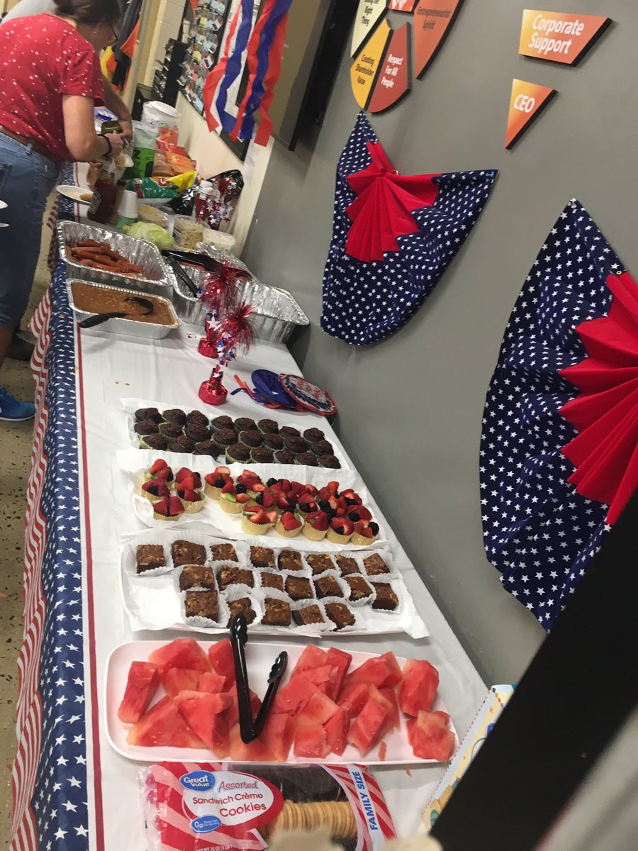 4601irene's tweet photo. @RobertoTHD , @THD4601VICNIX , @RasaanR4601 , @EmmaK_HD  Labor Day at 4601 🇺🇸 https://t.co/CWbdC4in5X