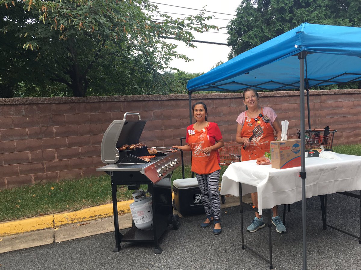 4601irene's tweet photo. @RobertoTHD , @THD4601VICNIX , @RasaanR4601 , @EmmaK_HD  Labor Day at 4601 🇺🇸 https://t.co/CWbdC4in5X