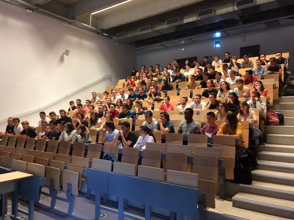 ArnaudPertue's tweet photo. C’est la rentrée 🤓 Bienvenue et bonne rentrée aux étudiants de 1ère annee et bonne rentrée aux étudiants de 2ème annee du département Génie Civil construction durable de l’@IUTStNazaire @UnivNantes @RonJuanGui @PaysdelaloireTP @FFBatiment_PDL @Khelidj_abdel https://t.co/4fLfdZAfwW