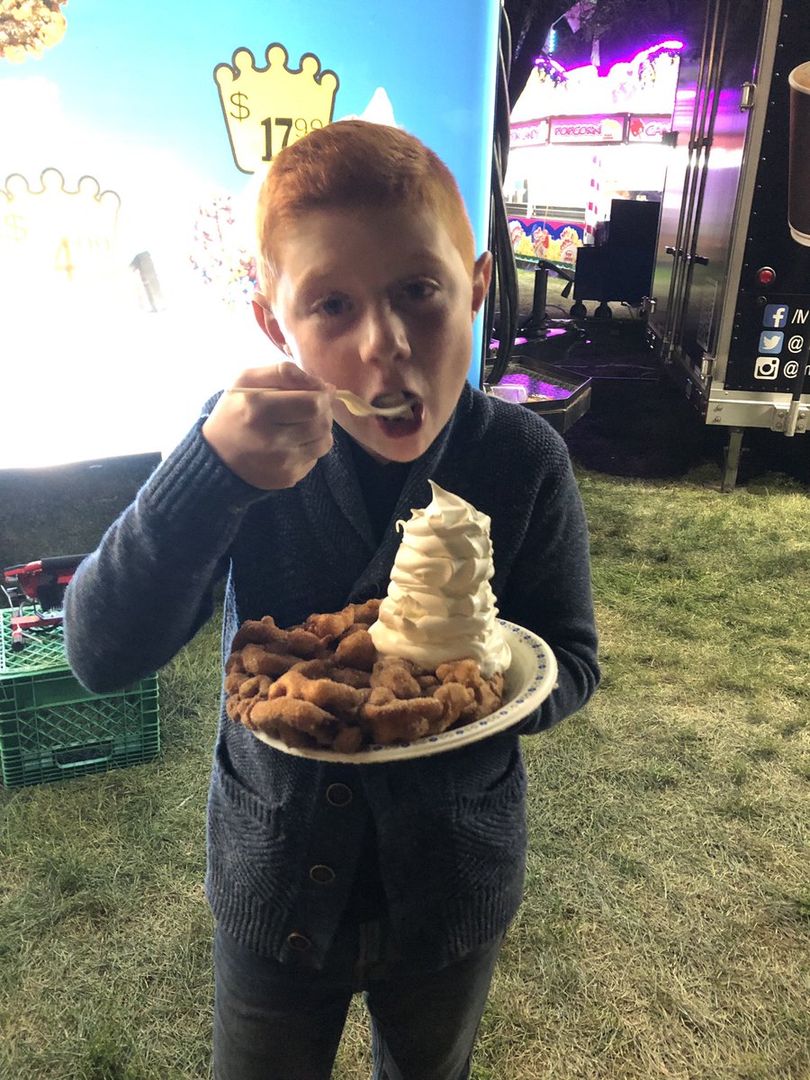 kimcalderbank's tweet photo. The family that spends the #longweekend in the park @Ribfest - is the family full of #festivalfood, that’s tried every ride multiple times, AND that had a BLAST! Love what we get to do for our ‘job’ #Lucky #community #familyfun #sendveggies https://t.co/yJ9nGImeOa