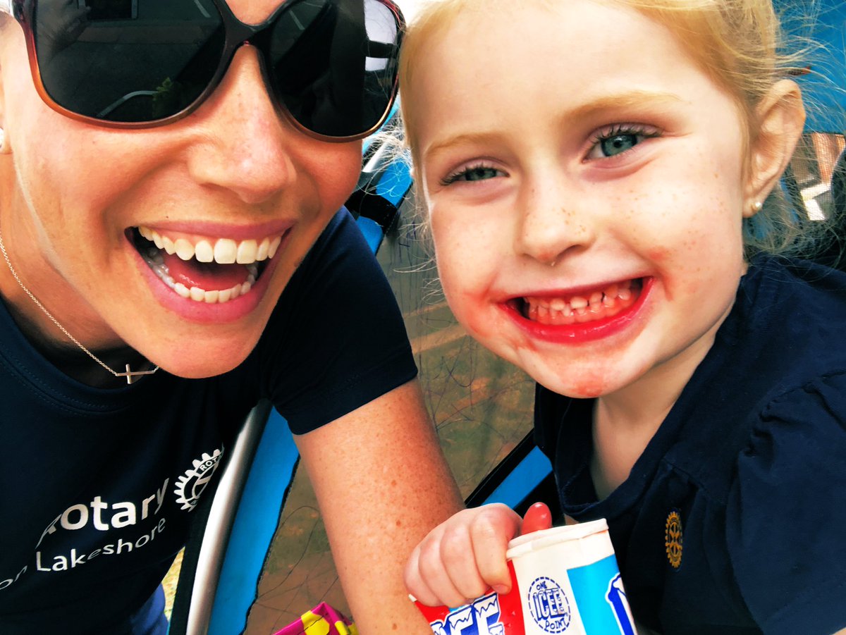 kimcalderbank's tweet photo. The family that spends the #longweekend in the park @Ribfest - is the family full of #festivalfood, that’s tried every ride multiple times, AND that had a BLAST! Love what we get to do for our ‘job’ #Lucky #community #familyfun #sendveggies https://t.co/yJ9nGImeOa