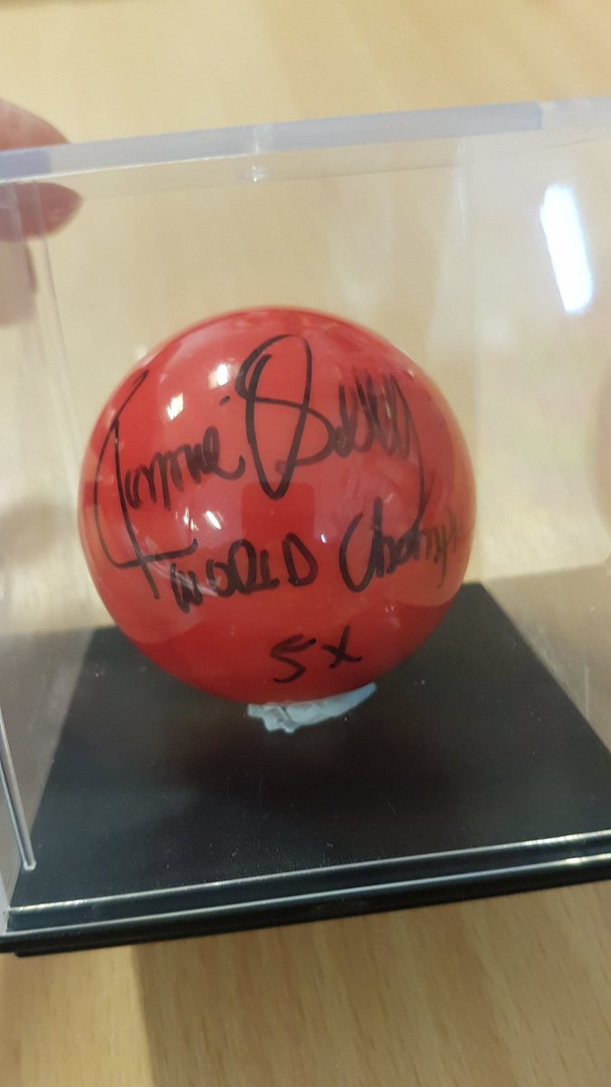 Wee_Oscar's tweet photo. Another great auction prize received today for Friday's #OscarKnoxCup  Snooker cue signed by the GOAT @ronnieo147 @jimmywhite147 &amp; John Virgo. Comes with red ball also signed by Ronnie. Thanks to Ronnie and @Eamonn_Christie for arranging.
*Auction online via @wilsonsauctions 😊 https://t.co/ECzprqFSiK