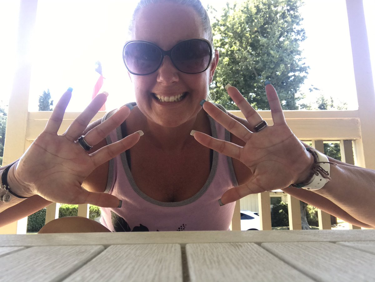 KristenWitt13's tweet image. I did it!! 10 miles complete ✅ This was clearly not a speed run but I’m glad I stuck with it. Thank you so much @DinwiddieUNC for being there via text message!! Looking forward to the half marathon in November with @DinwiddieUNC &amp;amp; @PEteacherWv #FSUSDRunsThis