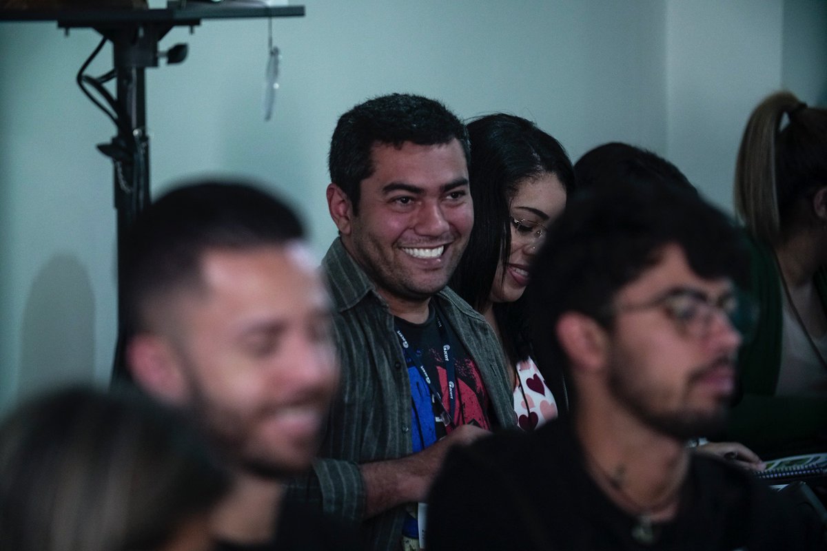 Acertonline's tweet photo. No dia 31 de agosto, Valdemar Valim, CEO e Palestrante da Acert, ministrou o Curso de Documentoscopia, na sede da Acert, para uma equipe de pessoas extremamente capacitadas a identificarem fraudes documentais.

Agradecemos a confiança de todos! #documentoscopia #validarrg #acert https://t.co/ZG9L36nA3d