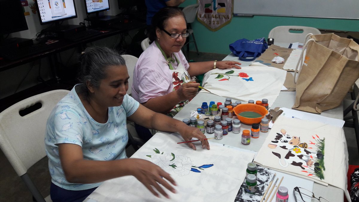 HoracioPradoDur's tweet photo. Taller Maker de bolsos pintados.
@Infoplazass #YoSoyinfoplazasaip #Momentosinfoplazas https://t.co/4NwIEqdEwQ