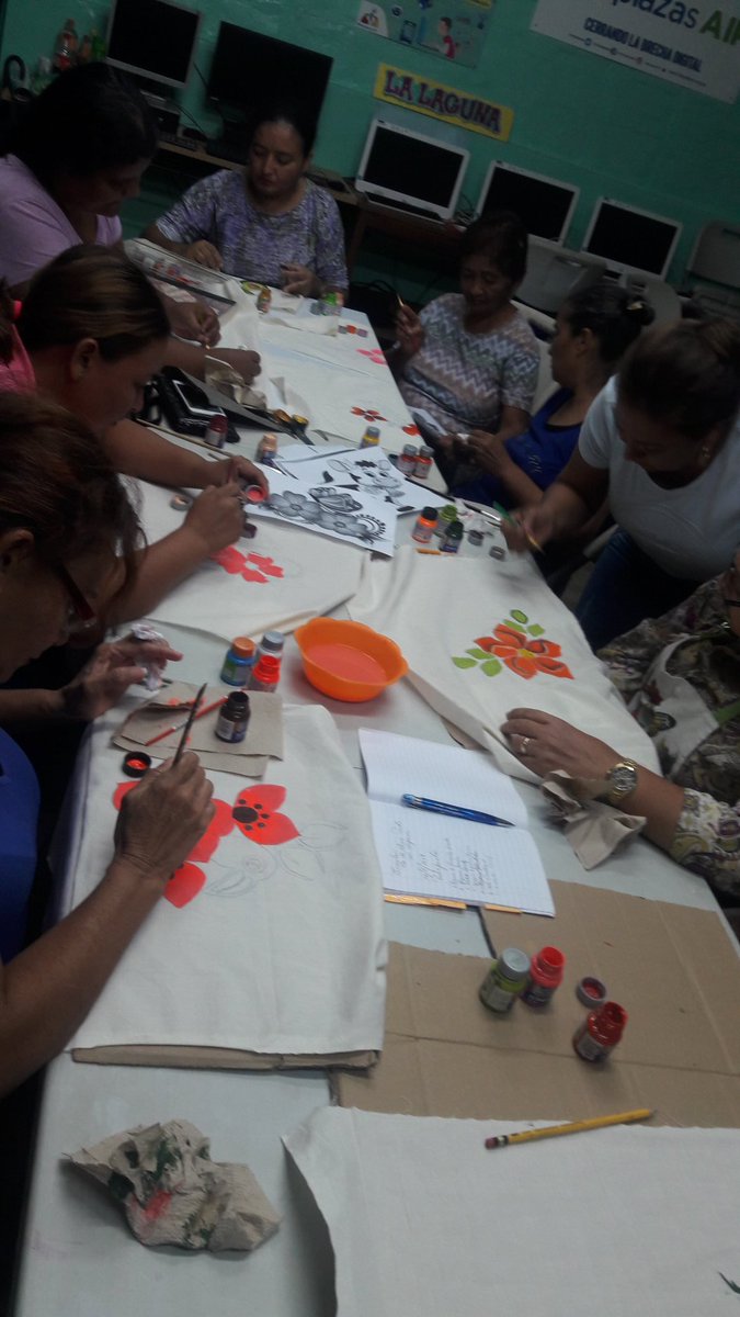 HoracioPradoDur's tweet photo. Taller Maker de bolsos pintados.
@Infoplazass #YoSoyinfoplazasaip #Momentosinfoplazas https://t.co/4NwIEqdEwQ
