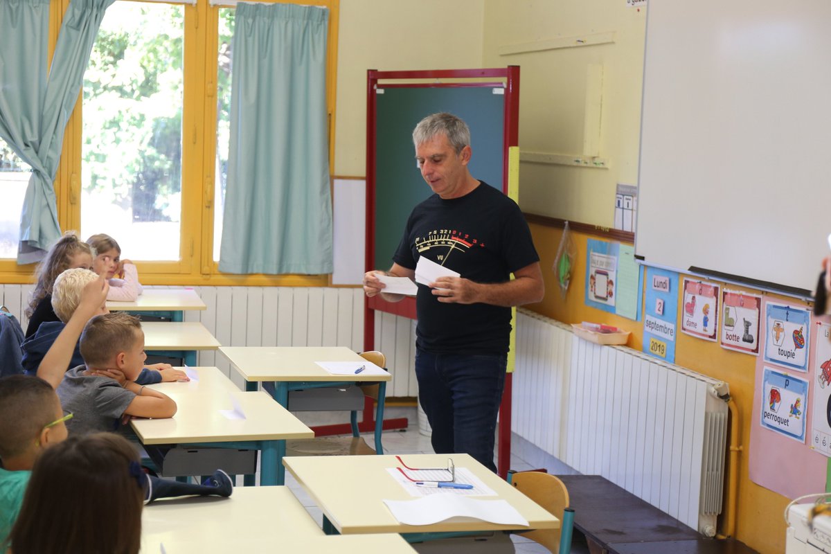 Sallesdaude's tweet photo. La rentrée à l'école primaire de #Salles d'#Aude. https://t.co/qfZJte3rpd