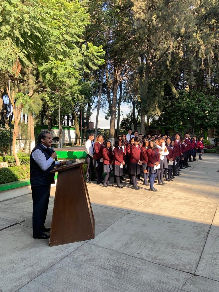 Edg4rOrozco's tweet photo. En la #NormalDeChalco, realizamos los honores y ordenanzas a nuestro lábaro patrio. Con @alfredodelmazo @alexfedezcam @fplataolvera @MarchaChavez @SeducEdoMex trabajamos siempre https://t.co/TEGPXBJYEm