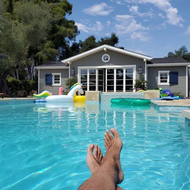 floater99's tweet photo. Squeezing in every last minute and second of Summer....
.
.
#ItsSummerRight? #vacation #labordayweekend #pool #poollife https://t.co/G45vKptVXE https://t.co/5Qh1PqSpiw
